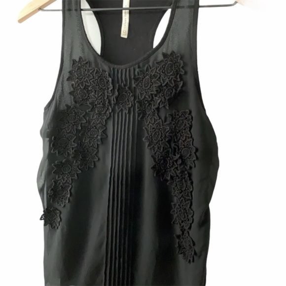 LC LAUREN CONRAD 3D Floral Pleated Racerback Tank - Picture 3 of 5